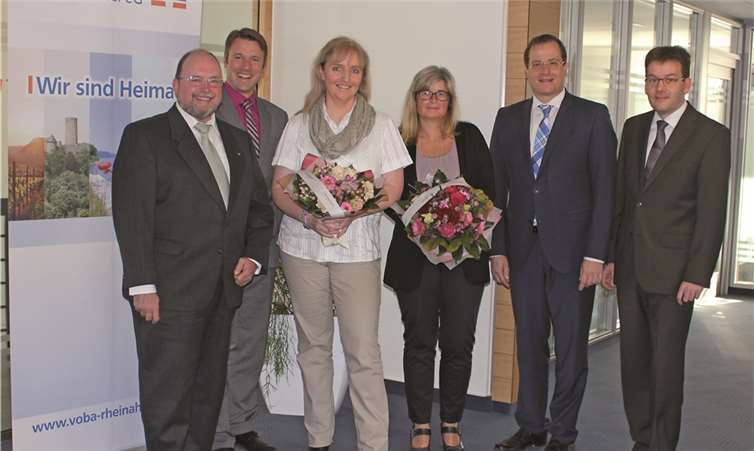 (v.l.n.r.) Stefan Linden, Betriebsratsvorsitzender; Franz Josef Strauß, Bereichsleiter; Sabine Valentin; Claudia Schneider; Markus Müller, Vorstand; Jürgen Kurth, Teamleiter. privat