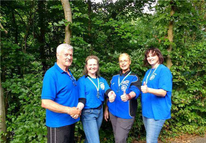 v.l.n.r. Stefan Weber, Vorsitzender, gratuliert Petra Arenz, Jutta Bosse und Miriam Beu. Foto: SSV