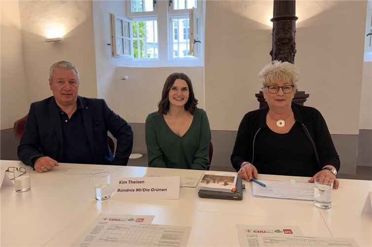 v.l.n.r:: Stephan Otto (CDU), Kim Theisen (GRÜNE), Marion Lipinski-Naumann (SPD)