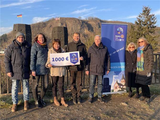 Spende von 1.000 Euro an das Friedensmuseum (v.l.n.r.): Stephan Schmidt-Forgber, Julia Steffenfauseweh, Barbara Heimbach, Kay Schaumlöffel, Annegret Stegers und Ulla Stüßer. Foto:privat