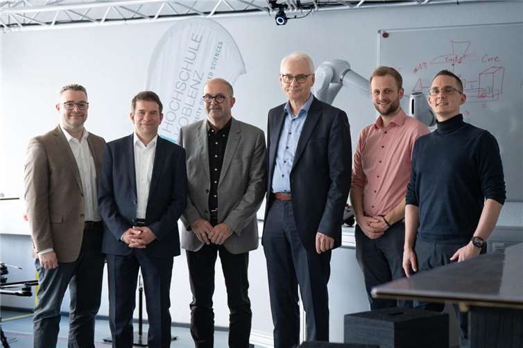 v.l.n.r. Torsten Welling (MdL), Prof. Dr. Udo Gnasa (Hochschule Koblenz, Fachbereich Ingenieurwesen), Peter Moskopp (MdL), Prof. Dr. Karl Stoffel (Präsident der Hochschule Koblenz), Dr. Matthias Reuber (MdL), Prof. Dr. Daniel Zöller (Hochschule Koblenz, Dachbereich Ingenieurwesen) Foto: privat