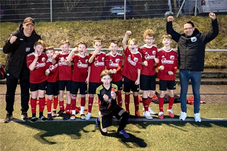 v.l.n.r Trainer Michael Sauerborn, Matteo Trapp, Milan Ackermann, Max Kaltenborn, Luis Sauerborn,Milan Barz, Silas Schroeder, Anton Mohrs, Ben Bodemann, Anton Busch,Paul Podewils, Co-Trainer Sascha Bodemann