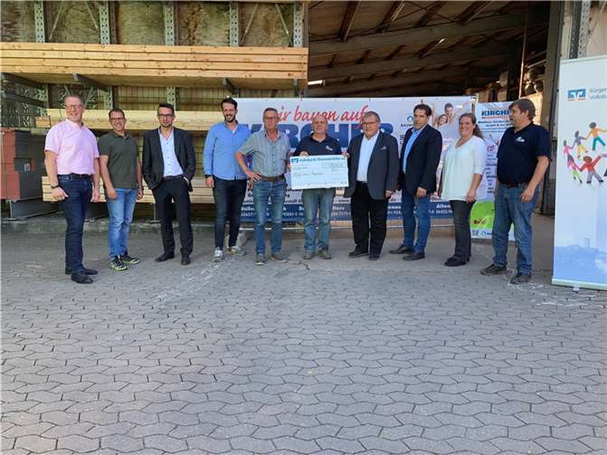 v.l.n.r. Udo Breuer (1. Beigeordneter Insul), Marc Lückenbach (Kircher, Schuld), Helmut Pabst (GF, Fa. Kircher), Marco Kriechel (Kircher, Schuld), Helmut Lussi (Ortsbgm. Schuld), Ewald Neiß (Ortsbgm. Insul), Matthias Kircher (GF, Fa. Kircher), Andreas Kircher (GF, Fa. Kircher), Antonia Kircher-Spindler (GF, Fa. Kircher), Gerd Stappen (Gemeinderat Insul). Foto: Kirche