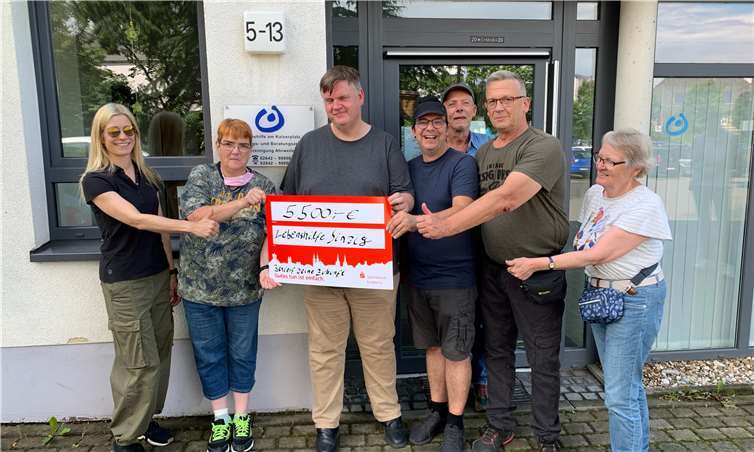 (v.l.n.r.:) Ute Voss, Stellv. Vorsitzende der Lebenshilfe; Beate Fritz und Michael Hoffarth, Vorstand der Lebenshilfe; Johannes Thon und Guido Stoffels, Bendorf; Meike Heno, Offene Hilfen Lebenshilfe. Fotos: ROB