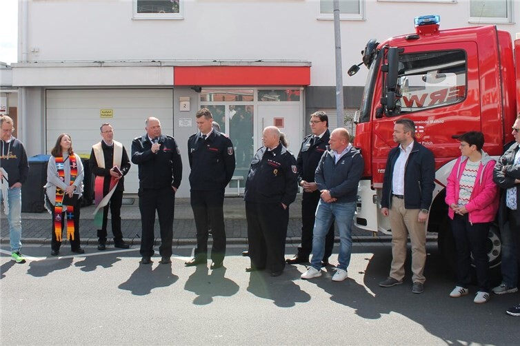v.l.n.r. VG-Bürgermeister Maximilian Mumm, Pfarrerin Susanne Albrecht, Pfarrer Andreas Kern, Wehrleiter Martin Wolff, Wehrführer Christian Funk, stellv. Wehrleiter Uwe Mayer, stellv. Wehrleiter Bernd Krechel, Beigeordneter Stadt Polch Stefan Reck, Beigeordneter VG Maifeld Thorsten Welling, Beigeordnete VG Maifeld Michaela Reiter und Vorsitzender CDU Gino Gilles.