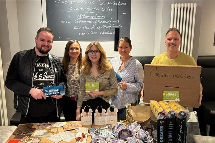 v.l.n.r.: Verwaltungsleiter BFS Kevin Stoye, Ayla Rozera, Laura Romankiewicz, Nina Jakobs, Guido Braun.