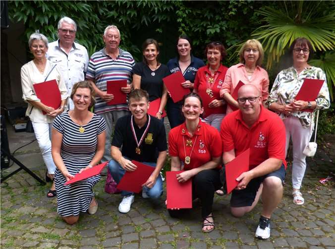 v.l.n.r. Vordere Reihe: Martina Schnug, Alexander Krapf, Birgit Seifert, Thomas Back; hintere Reihe Margret Ellebrecht-Fein, Ernst-Richard von Eyß, Helmut Maus, Saskia Schmitz, Beate Hoffmann, Ute Schuster, Luise Zimmer.  Fotos: CCO