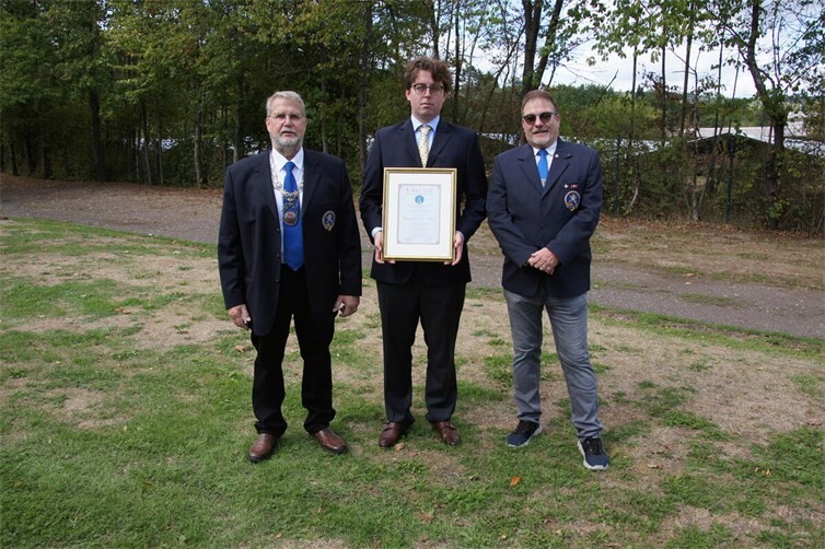 v.l.n.r. Vorsitzender Heinz Gräf, S. D. Maximilian Fürst zu Wied, Geschäftsführer Joachim Datzert