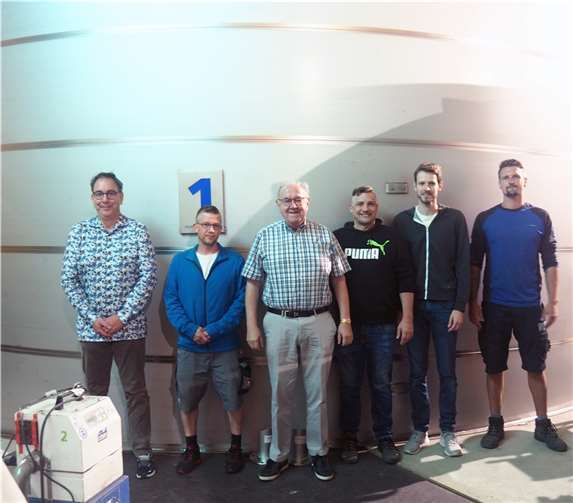 (v.l.n.r.): Werkleiter Michael Stiren, Marco Uerz (Stadtwerke), Erster Beigeordneter Bernhard Wiemer, Florian Acht (Stadtwerke), Daniel Gries, Gastring Ingenieure, David Lewis, Hydro-Elektrik. Foto: Stadt Bendorf