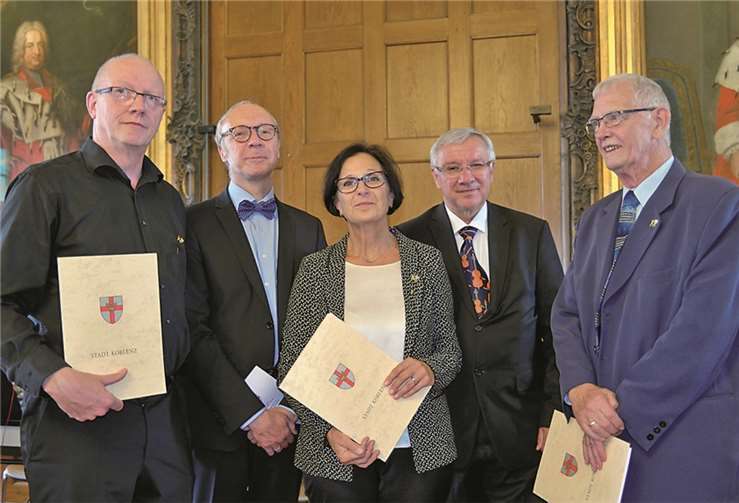 v.l.n.r. Werner Höss, Beigeordneter Detlef Knopp, Irmgard Bobbert, Oberbürgermeister Hofmann-Göttig, Winfried Dahmen.ND