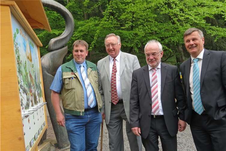 v.l.n.r.: Zoodirektor Mirko Thiel, Dieter Rollepatz, Oberbürgermeister u.  Fördervereinsvorsitzender Nikolaus Roth, SGD Nord Präsident Dr. Ulrich Kleemann. SGD Nord