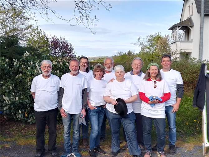 (v.l.n.r.) hintere Reihe: Günter Holzem, Lothar Thelen, 2. Vors. + Sportwart René Wagner, Fabian Droste. vordere Reihe: Belaid Benamer, Dieter und Christa Skillweit, 1.Vors. Marita Viand, Margret Klein Foto: privat