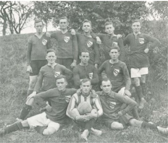 (v.l.n.r.) oben: Josef Gemein, Nikolaus Kierig, Hubert Michels, Heinrich Schlagwein, Sebastian Spitzley. Mitte: Karl Herges, Mathias Schlagwein, Peter Arzdorf. Vorne: Bernhard Gemein, Peter Decker, Josef Schild. privat