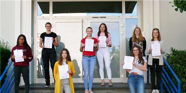 v.l.n.r.: vorn: Julia B., Merle R., hinten: Lindsay I., Marietta M., Mira N., Märtha M., Linnea P. mit ihrer Lehrerin Frau Christina Herrmann. Fotos: privat