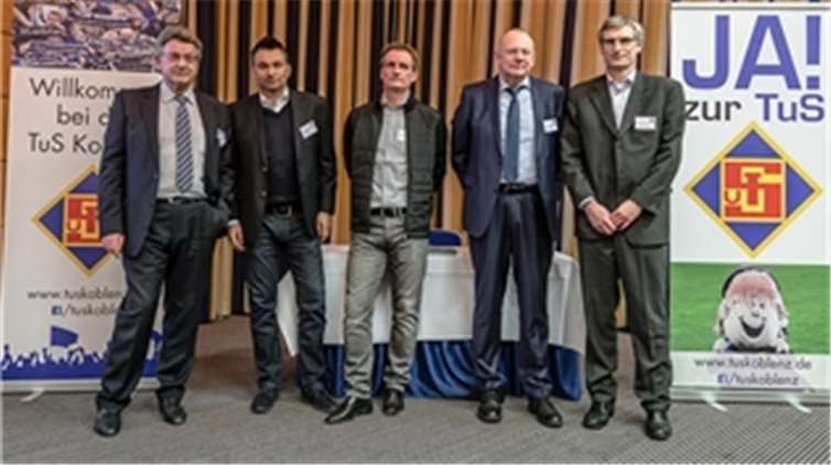 (v.l.n.r.) Frank Linnig (Präsidiumsmitglied für Kommunikation TuS Koblenz) Christian Heidel (Manager 1. FSV Mainz 05), Petrik Sander (Cheftrainer TuS Koblenz), Prof. Dr. Werner Hecker (Präsident TuS Koblenz) und Prof. Dr. Lutz Thieme (Vizepräsident der Deutschen Vereinigung für Sportwissenschaft).