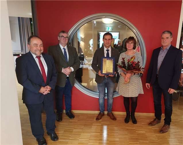 von links, Alfred Schomisch (Bürgermeister VG Vordereifel), Dr. Alexander Saftig (Landrat), Heribert Hänzgen, Birgit Hänzgen, Erwin Augel (Ortsbürgermeister Baar). Fotos: privat