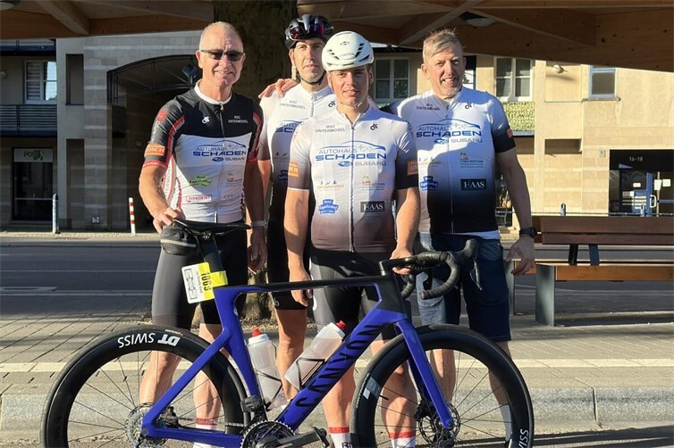 von links: Christian Wilkening, Dennis Viertl, Johannes Schnorbach und Stefano Bortolot vor dem Start in Luxemburg (auf dem Foto fehlt Werner Fuhrmann)