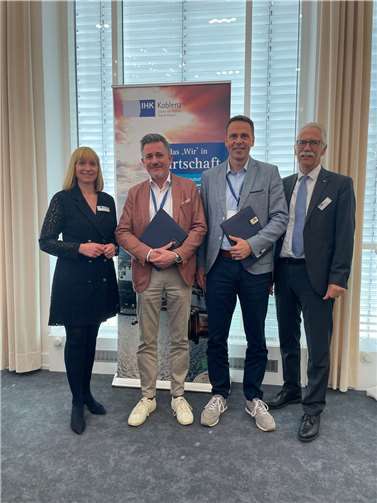 (von links): IHK-Präsidentin Susanne Szczesny-Oßing, Alexander Bayer (Modehaus Bayer GmbH, Nastätten), Axel Pinders (Dohse Aquaristik GmbH & Co. KG, Grafschaft), IHK-Hauptgeschäftsführer Arne Rössel.  Foto: IHKBad Neuenahr-Ahrweiler