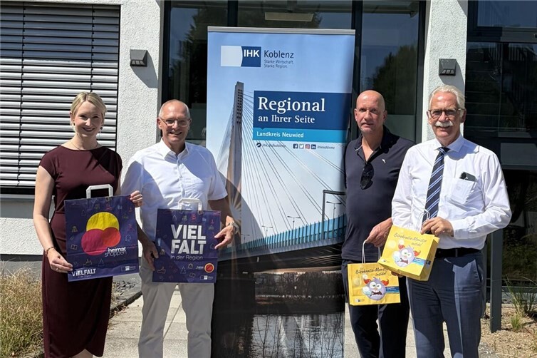 von links: IHK-Regionalgeschäftsführerin Neuwied Kristina Kutting, MdL Jürgen Schmied, Mitglied des IHK-Regionalbeirats Klaus Berthold, Hauptgeschäftsführer IHK Koblenz Arne Rössel