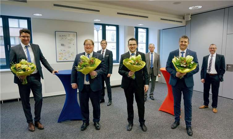 von links: Im Vordergrund Christian Kehr, Joachim Borchert, Martin Ritschdorff und Thomas Henschke. Im Hintergrund der Vorstand mit Michael C. Kuch, Vorstandsprecher Andreas Harner und Matthias Herfurth.Fotos: VF Bank