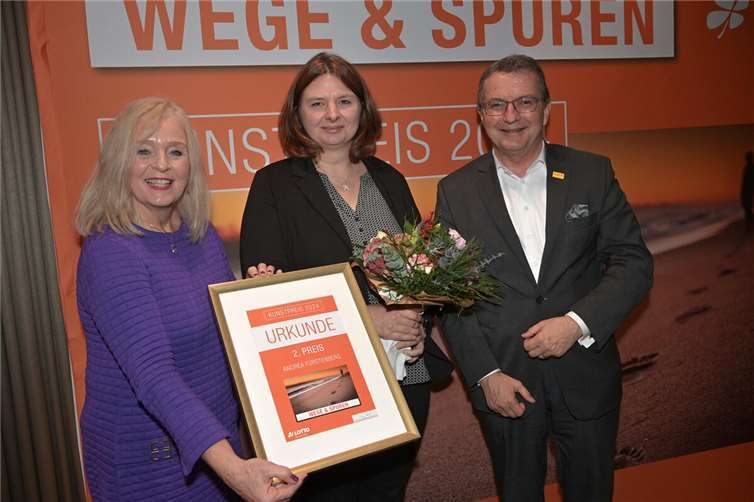 (von links) Jurymitglied Dr. Margit Theis-Scholz, Andrea Fürstenberg und Lotto-Geschäftsführer Jürgen Häfner.  Foto: Lotto Rheinland-Pfalz / Peter Seydel