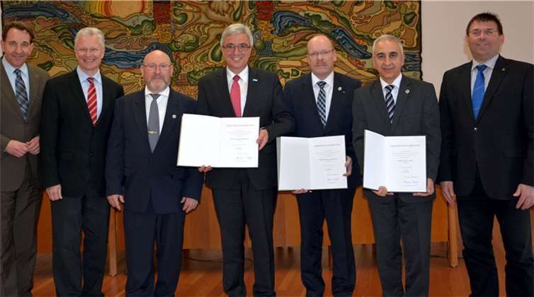 (von links): Landtagsabgeordneter Matthias Lammert, Landrat Frank Puchtler, den Geehrten Hubert Crezelius aus Nievern, Innenminister Roger Lewentz, den Geehrten Michael Stutzmann aus Lierschied, den Geehrten Turgay Emel aus Lahnstein sowie den Landtagsabgeordneten Jörg Denninghoff. Gilberg-Rindsfüßer