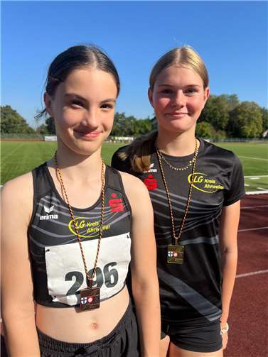 von links: Magdalena Schuh und Lina Näkel. Foto: Jens Fahrenbruch