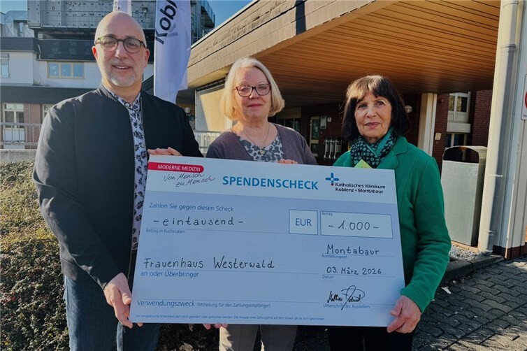 (von links) Matthias Kollecker (stv. Direktor Unternehmenskultur am KKM), Barbara Metzger (Frauenhaus Westerwald) und Angela Klumpp (Leiterin ehrenamtlicher Besuchsdienst am Brüderkrankenhaus Montabaur