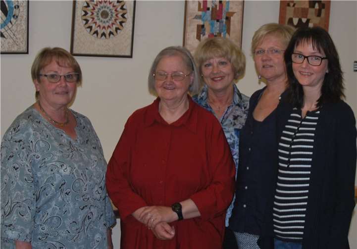 (von links): Mechtild Zilles (1. Vorsitzende der FBS), Gertrud Stahl, Ingeborg Peschke (2. Vorsitzende der FBS), Ute Gilles-Adenauer (Pädagogische Leitung FBS Linz), Nina Maurer (Geschäftsführerin der FBS). Privat