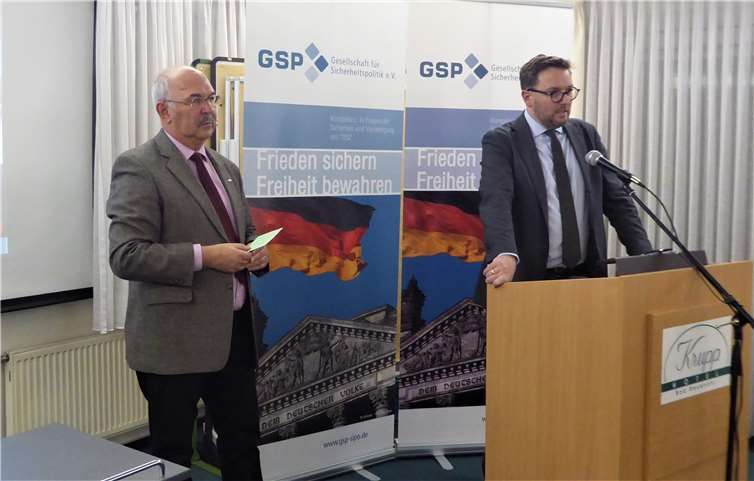 (von links): Oberst a.D. Schmidhofer und Dr. Dan Bastian Trapp. Foto: Brigitte Schmidhofer