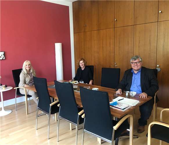 von links: PD Dr. Margit Theis-Scholz, Mechtild Laupichler und Michael Mahlert. Foto: Stadtverwaltung Koblenz