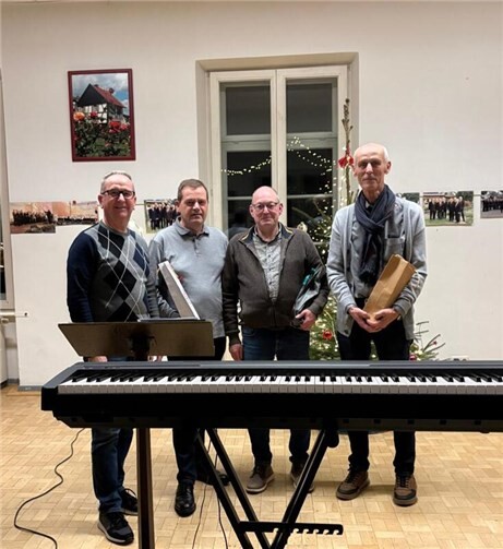 (von links) Rolf Weiß, Vorstand, 1. Vors. Felix Welsch, Bernd Adams u. Hans Schepers.  Foto: Gabi Welsch
