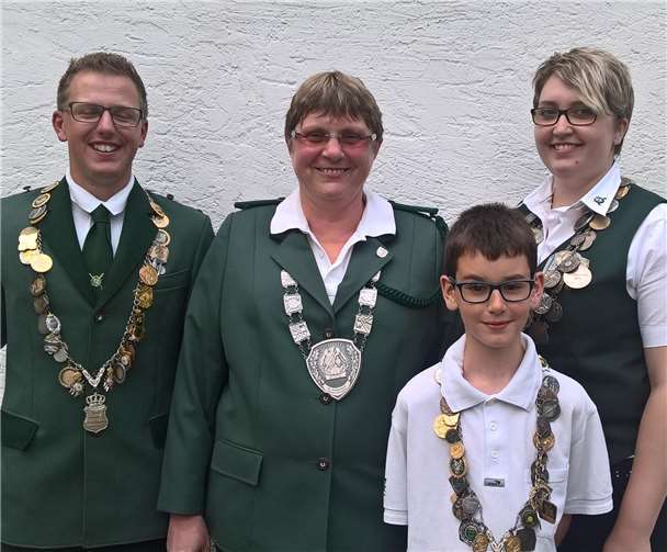 von links: Scheibenkönig Lukas Mosen, Schützenkönigin Irmgard Nonn, Schülerprinz Marlon Dittgen, Jungschützenprinzessin Katharina Stein.