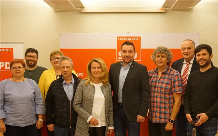 von links: Tina Mentenich, Alan Weis, Ute Arens, Rudolf Mattar, Heike Raab, Benedikt Oster, Thomas Krämer, Hans Günter Labonte, Christian Simon. Foto: David Heinzen.