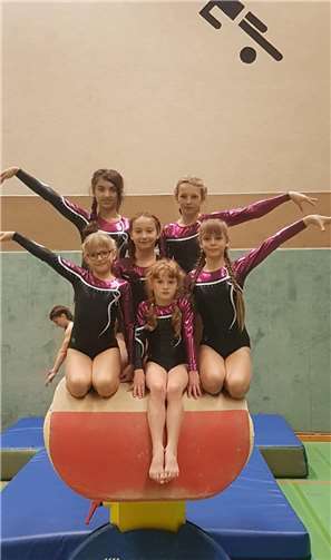 von links hinten: Michelle Schneigelberger, Julia Friesenhahn, Lena Friesenhahn, Ecem Taflan, Kristina Merkel, Emilia Flato. V. Flato