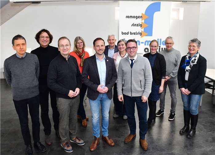 von links nach rechts: Andreas Windscheif, Marc Bors, Bürgermeister Andreas Geron, Maike Gausmann-Vollrath, Bürgermeister Björn Ingendahl, Peter Krupp, Kerstin Sievert, Bürgermeister Marcel Caspers, Angela Lunowa, Prof. Dr. Heiko Weckmüller, Alexa Schmitgen.  Foto: privat