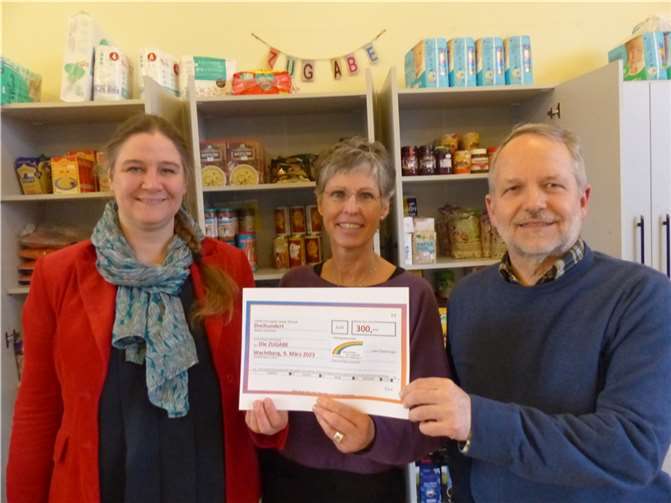 von links nach rechts: Birte Tschentke (1. Vorsitzende der Aktionsgemeinschaft), Andreas Neu (Organisatorin ZUGABE), Reiner Haas (Schatzmeister Aktionsgemeinschaft). Foto: privat