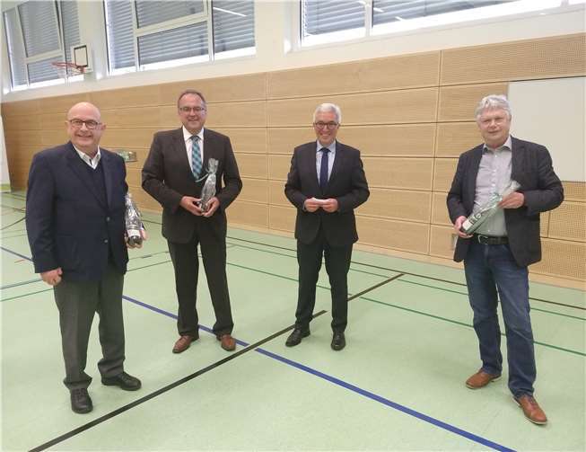 von links nach rechts: Bürgermeister Michael Kessler (Stadt Bendorf), Bürgermeister Bernd Weidenbach (VG Bad Breisig), Minister Roger Lewentz (MdI RLP), Beauftragter Reiner W. Schmitz (VG Bad Hönningen)