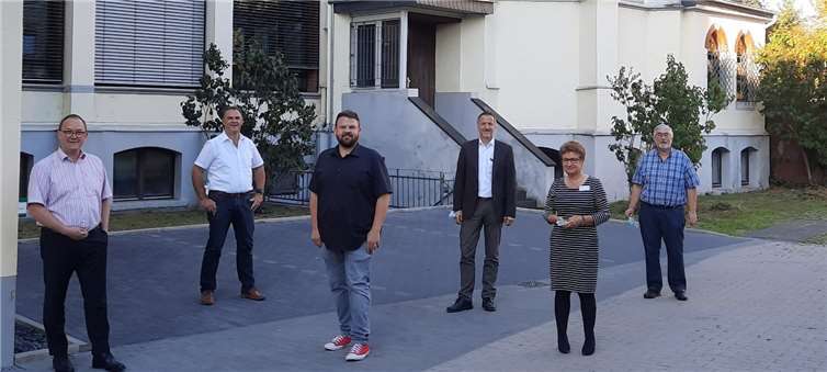von links nach rechts: Christoph Wagner (Geschäftsführer Marienhaus Kliniken), Günter Iking (Kaufmännischer Direktor), Christoph Mohr (Bürgermeisterkandidat SPD Bendorf), Oliver Schömann (Pflegedirektor), Therese Schneider (Krankenhausoberin), Karl-Rudolf Goergen (Vorsitzender SPD Bendorf). Foto: SPD Bendorf