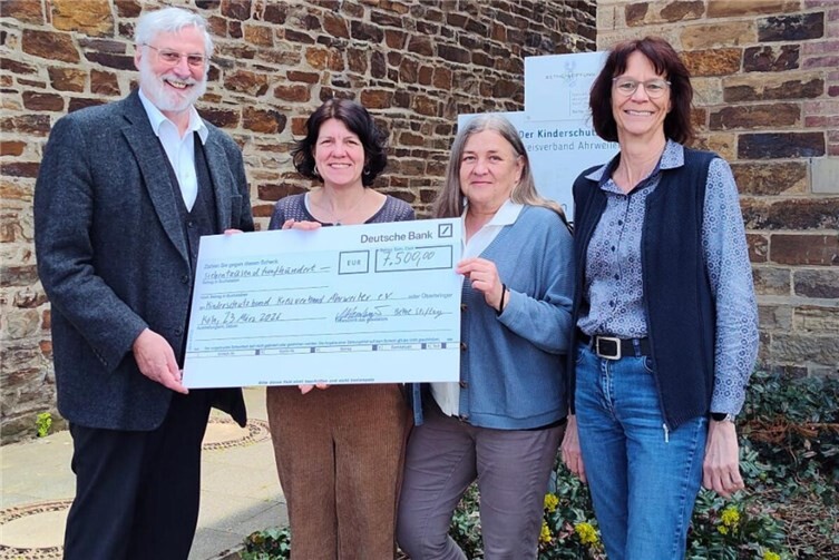 von links nach rechts: Dr. Martin Hamburger, Tanja Bous, Manuela Kaufmann, Andrea Jahnen