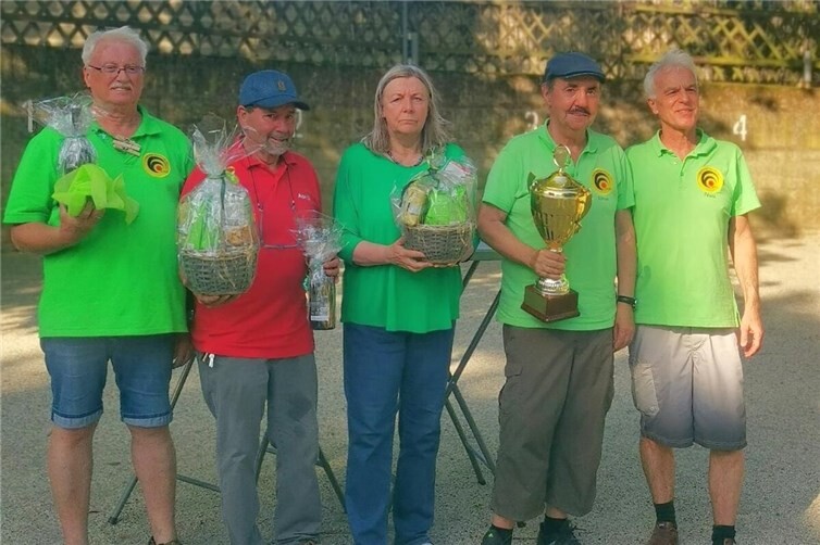 von links nach rechts: Uli Prüm (Sportwart), Adi Ahrenberg,Hilga von Varga (2. Vors.), Elmar Berzem, Frank Schruhl (1. Vors.)