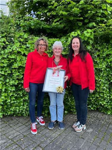 von links nach rechts: Vizepräsidentin Andrea Pitzen, Ehrenmitglied Regina Monral, Präsidentin Petra Reuter.