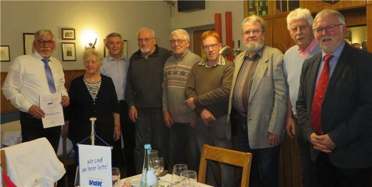 von links nach rechts: Wilfried Johann, Agnes Pietsch-Schell, Andreas Peifer (Kreisvorsitzender), Otmar Loosen, Konrad Hofmeister, Jens Olberz, Hans-Josef Mattes ,Karl-Heinz Oster und Werner Loosen (alter und neuer Ortsverbandsvorsitzender).Foto: VDK Klotten