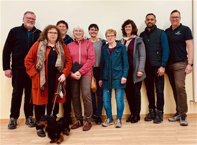 von rechts: Stephan Kindler (Vorsitzender Pfarrgemeinderat) Pastor Tomy Twinkle, Astrid Gehrke, Rita Heuser, Josefine Bonn (Gemeindereferentin), Adelheid Delfs, Bärbel Kalmund, Christina Braun, Jürgen Ockenfels. Foto: privat
