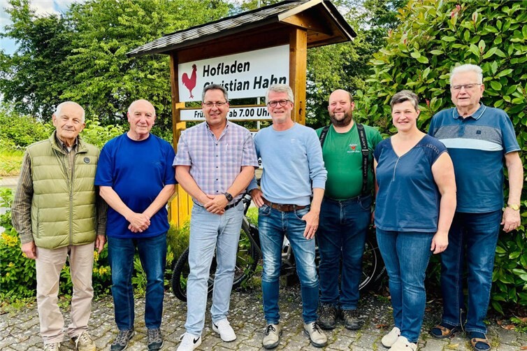 von rechts nach links:Norbert Poveleit, Ina Hahn, Christian Hahn, Ralph Jäger, Sascha Fiedler, Horst Waldvogel, Leo Evers. Auf dem Foto fehlen Roland Zils und Thorsten Hardtmann.