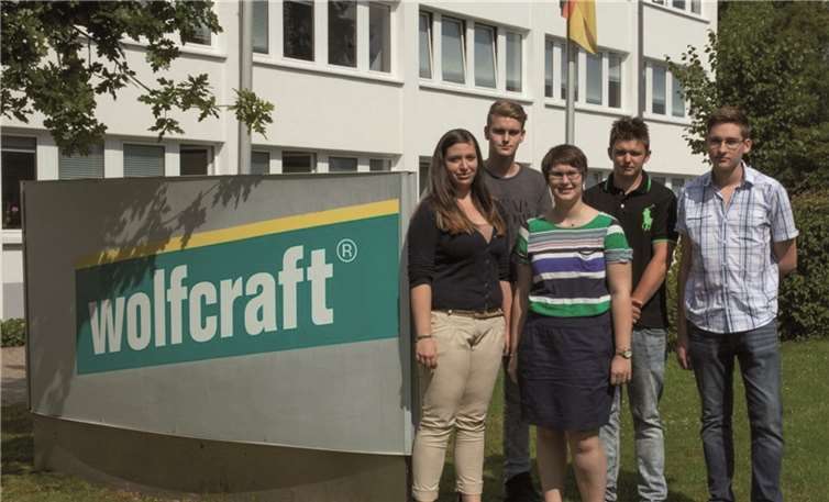 (vorne v.l.): Laureen Monreal, Jana Wagner, (hinten v.l.): Jan Mannebach, Marcel Daheim und Mirko Schlich, auf dem Foto fehlt: Jenny Kimmich. privat