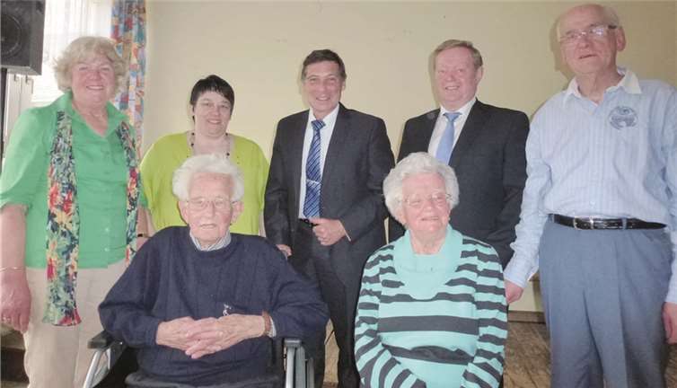 vorne v.l. Margret Schwarz, Jakob Christopheri, Agnes Kapp und Rudolf Konzerprivat