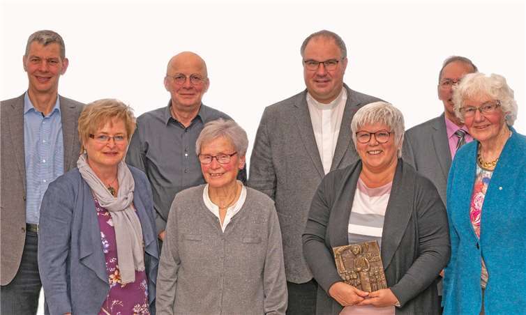 (vorne v.li.): Silvia Scharenberg, Gertrud Seibel, Brigitte Brohl, Christel Bleser, (hinten v.li.): Ralf Dötsch, Bernhard Leiendecker, Jörg Schuh, Leo Freudenberg.Foto: O. Martin