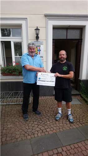 (v.r.) Christoph Kettner, Einzelsieger und Achim Grün, 1. Beigeordneter der Stadt Mendig.  Fotos: Stadt Mendig / B.Koch-Mittler