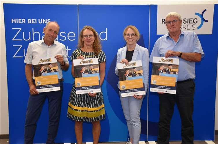 (v.r.) Landrat Sebastian Schuster, Regina Rosenstock, Wirtschaftsförderin des Rhein-Sieg-Kreises, Peter Kuhne, Vizepräsident der IHK Bonn/Rhein-Sieg und Gesellschafter Kuhne Group, sowie Dr. Christine Lötters, Inhaberin SC Lötters.  Foto: Rhein-Sieg-Kreis